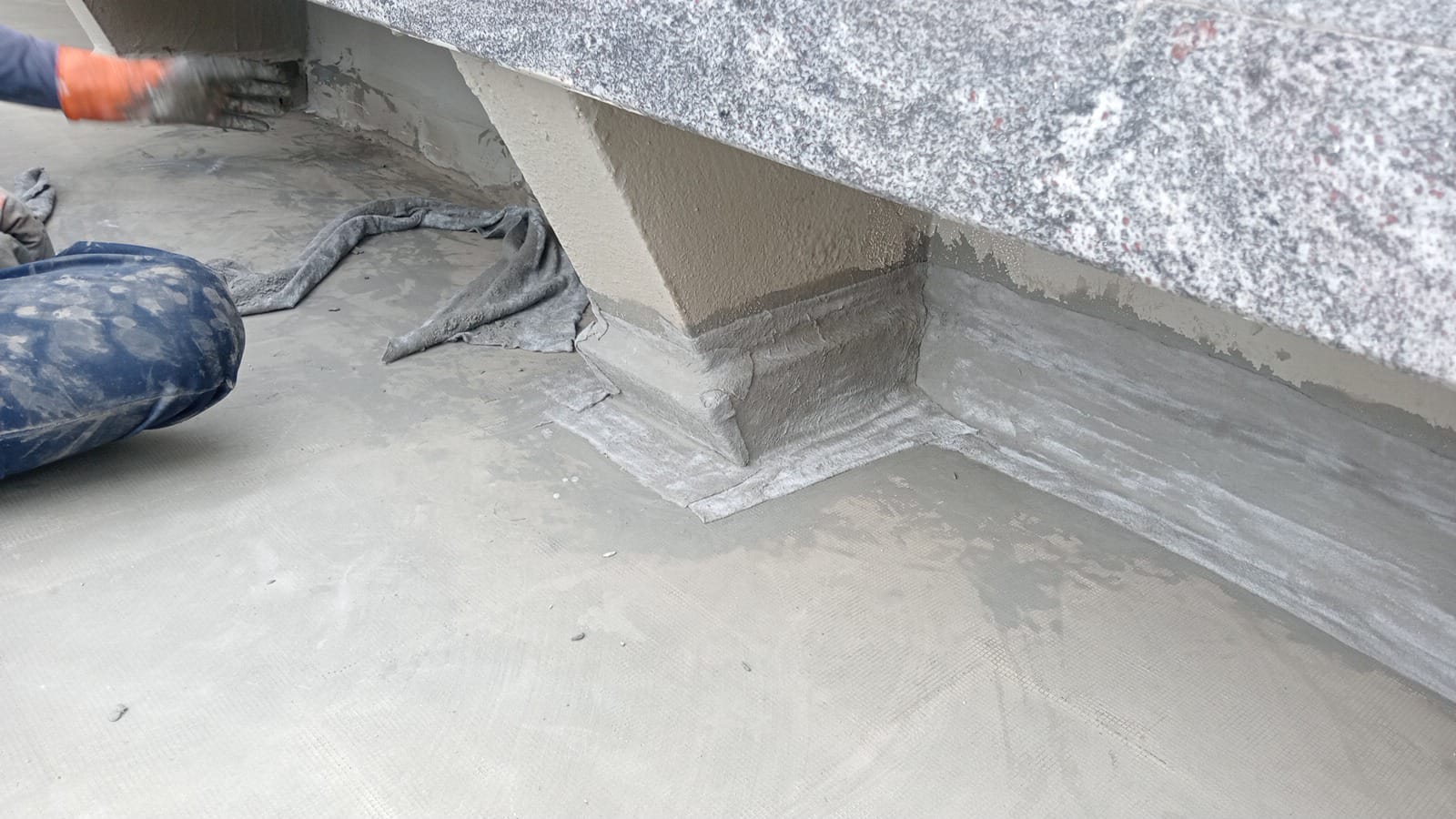 Waterproofing corner joint treatment